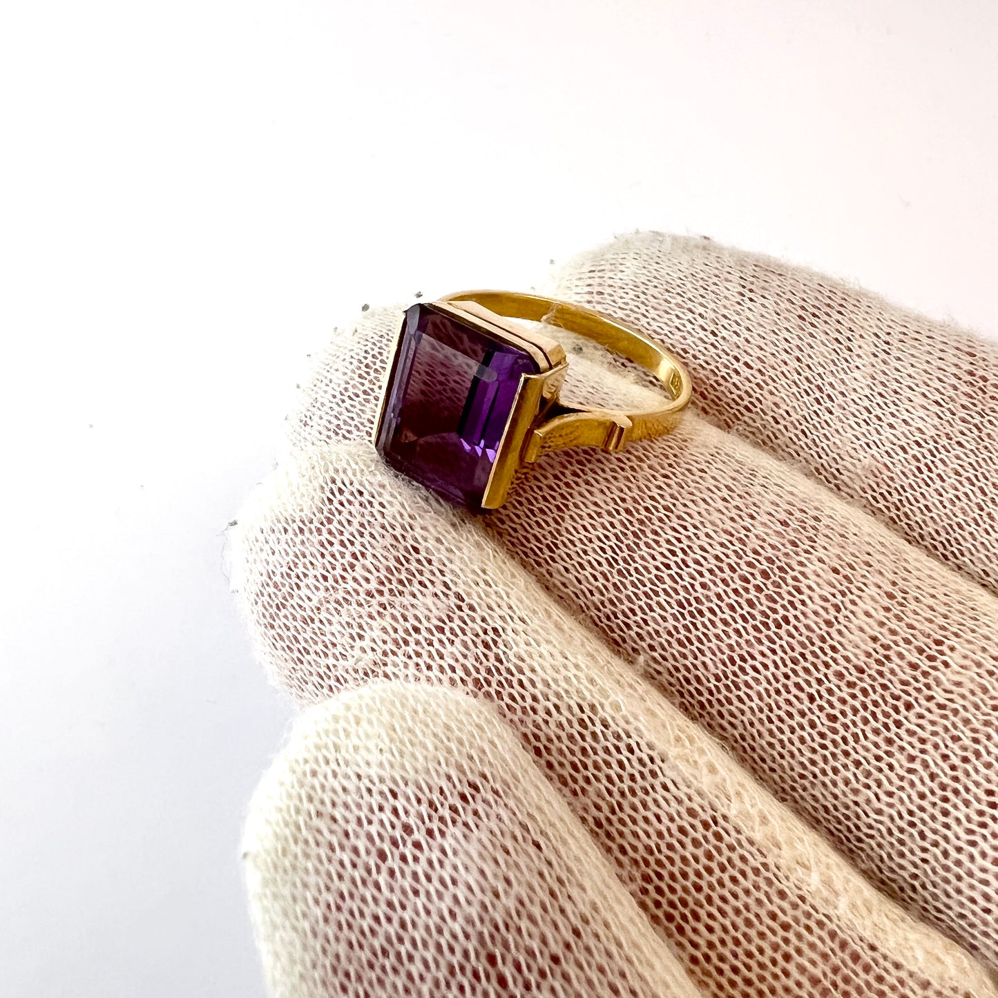 Örns Juvelatelje, Sweden 1964. Vintage 18k Gold Amethyst Ring.