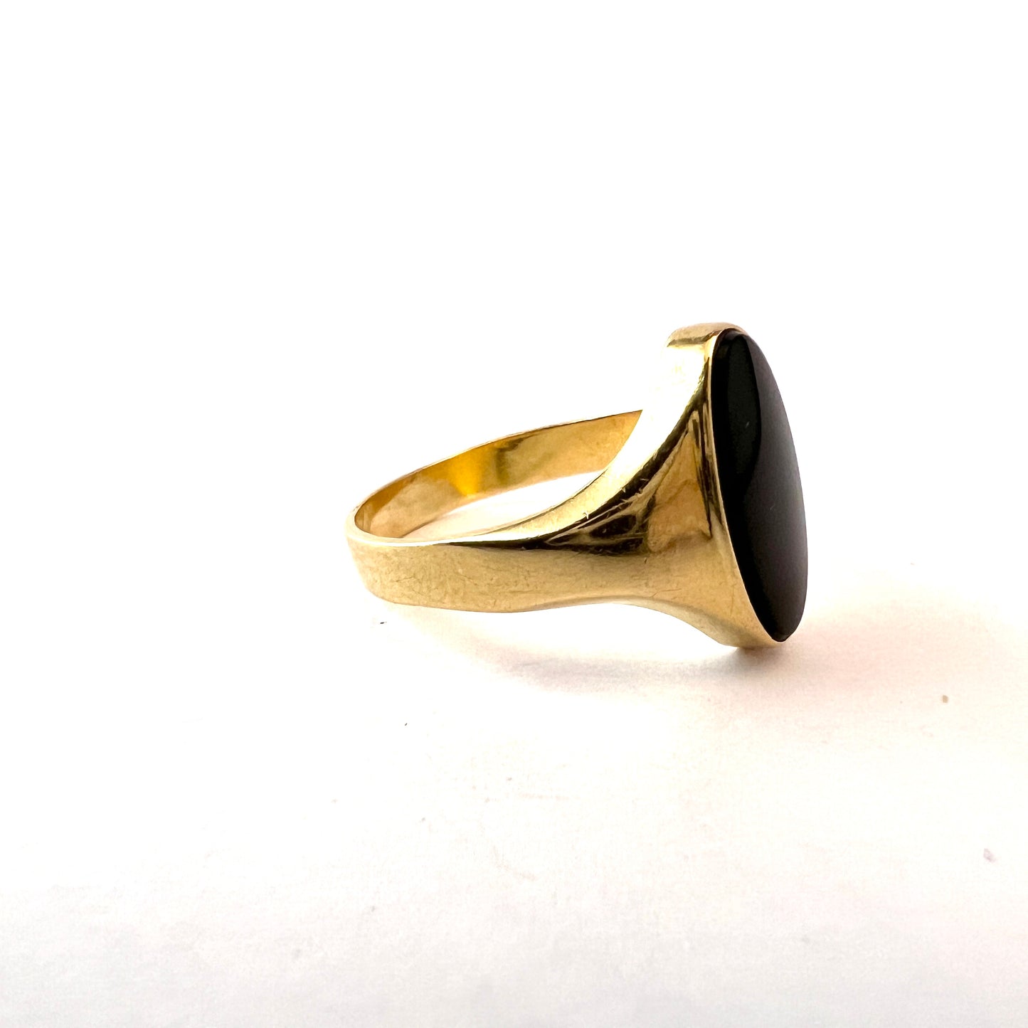 Vintage 18k Gold Onyx Ring.