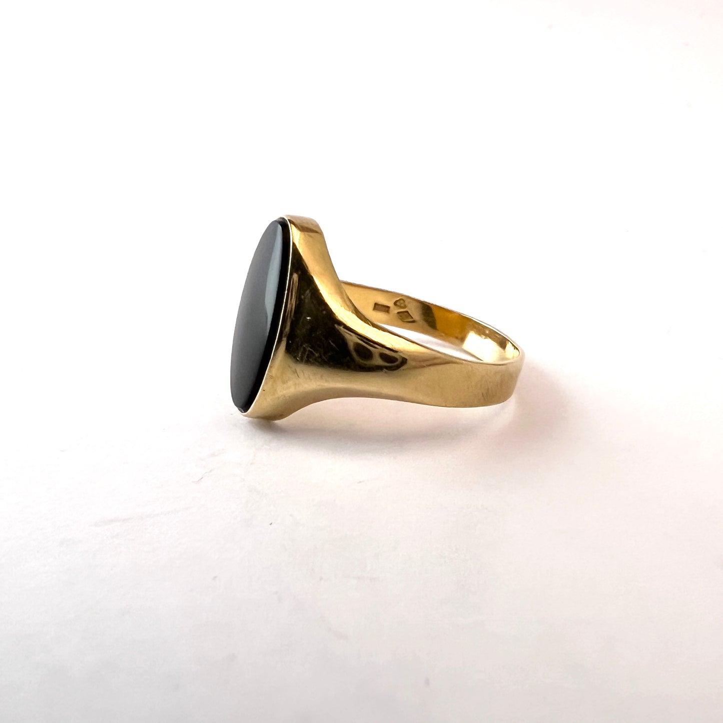 Vintage 18k Gold Onyx Ring.