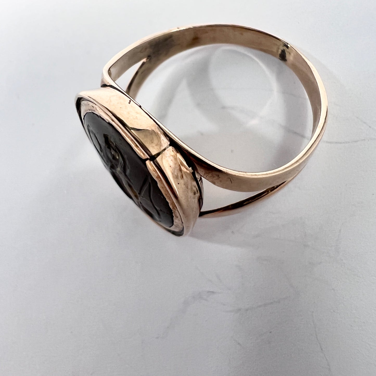 Antique 8-10k Gold Paste Intaglio Signet Ring.