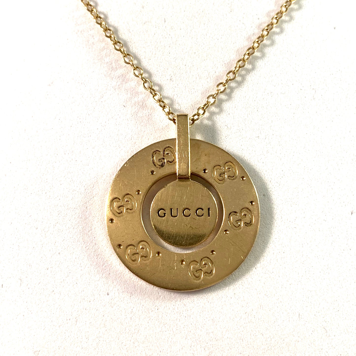 Gucci, Italy 18k Gold Pendant Necklace. Boxed.