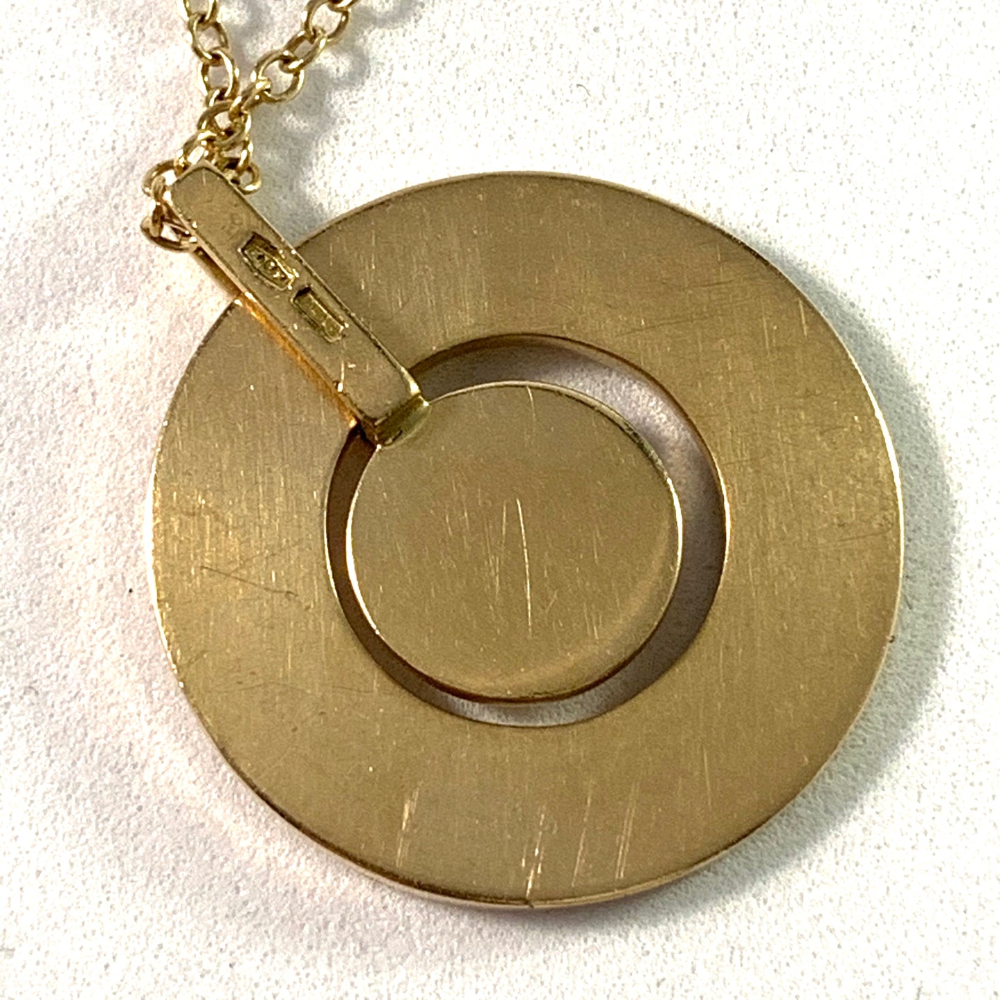 Gucci, Italy 18k Gold Pendant Necklace. Boxed.