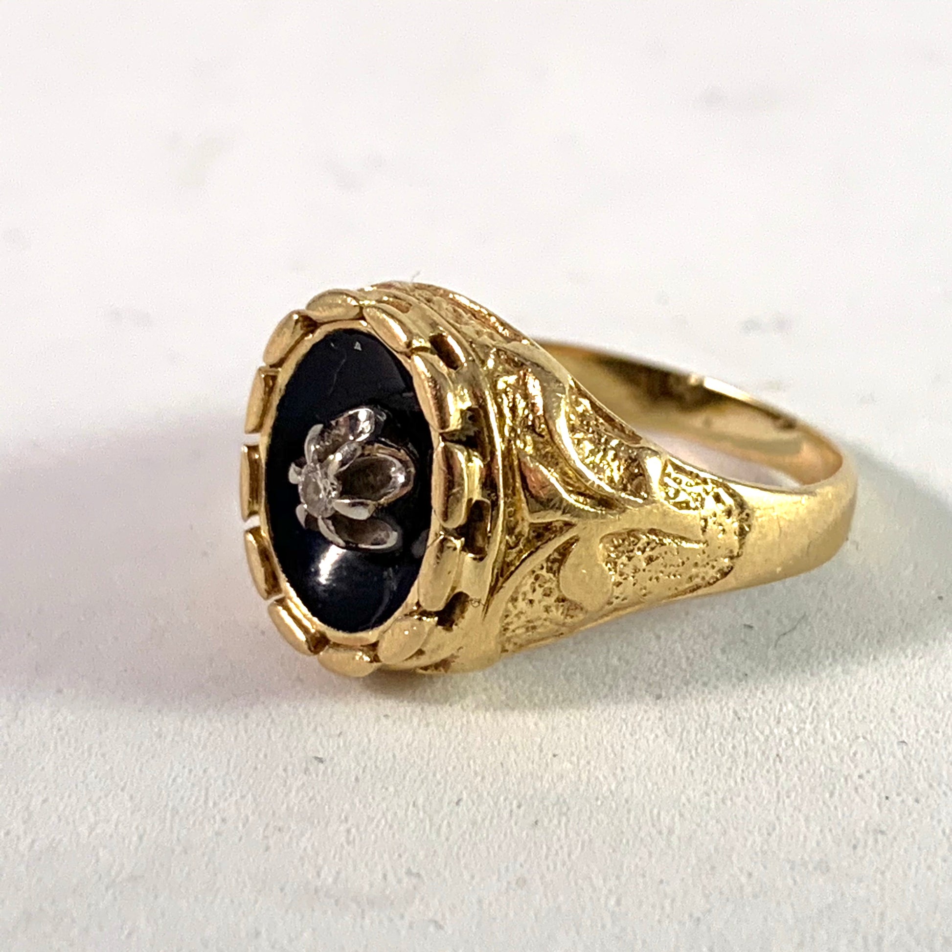 Italy 1933-44 Vintage 18k Gold Diamond Enamel Ring.