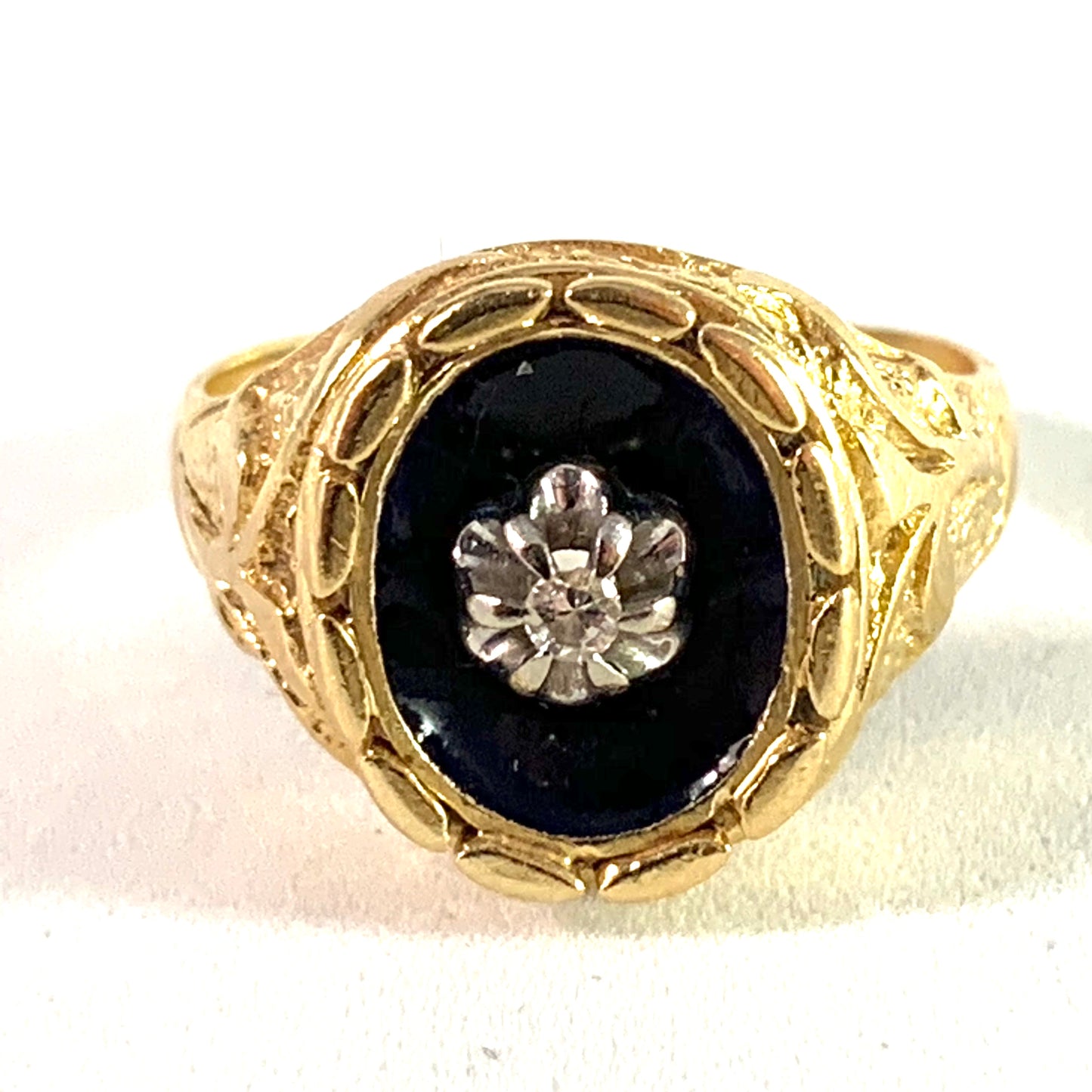 Italy 1933-44 Vintage 18k Gold Diamond Enamel Ring.