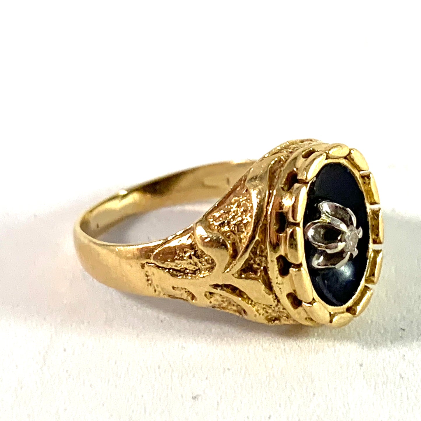 Italy 1933-44 Vintage 18k Gold Diamond Enamel Ring.