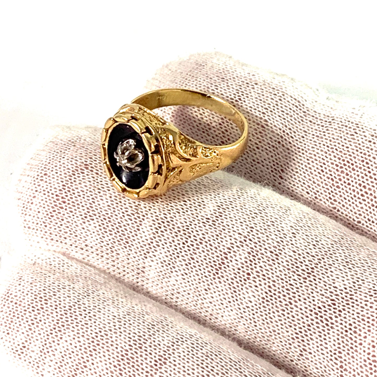 Italy 1933-44 Vintage 18k Gold Diamond Enamel Ring.