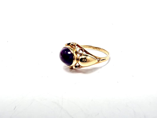Guldvaruhuset, Stockholm 1954. Vintage 18k Gold Amethyst Ring.