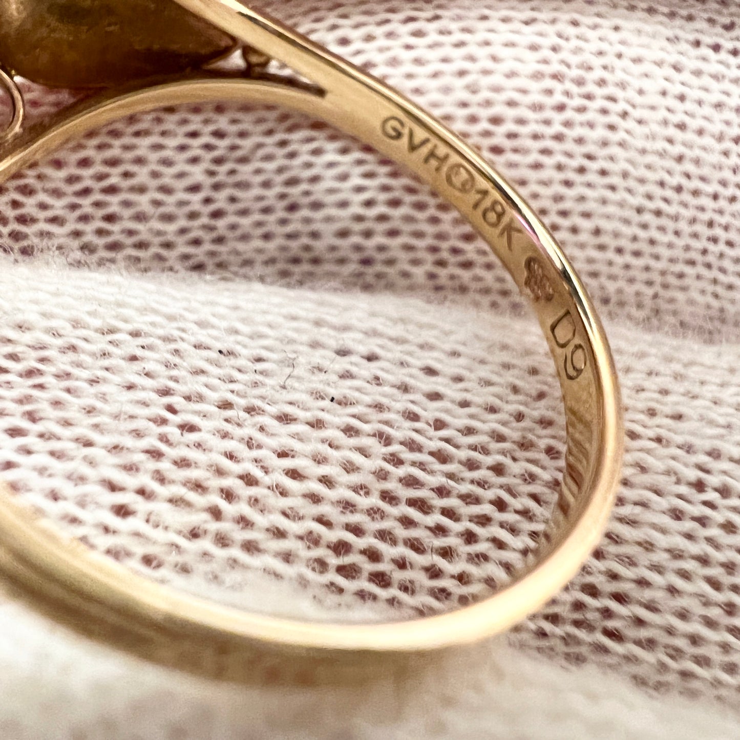 Guldvaruhuset, Stockholm 1954. Vintage 18k Gold Amethyst Ring.