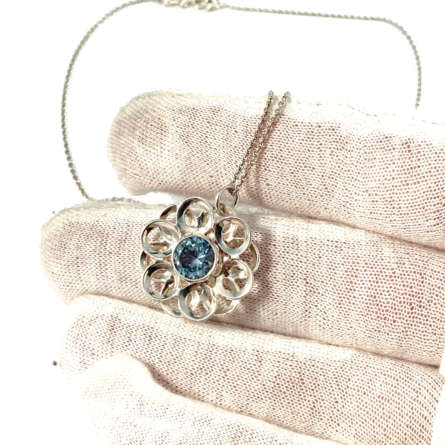 Kultakeskus, Finland. Vintage 1970s Solid Silver Quartz Pendant Necklace.