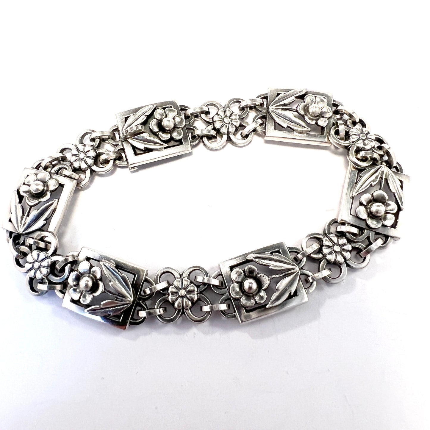 G Dahlgren, Sweden 1959. Vintage Sterling Silver Flower Bracelet.