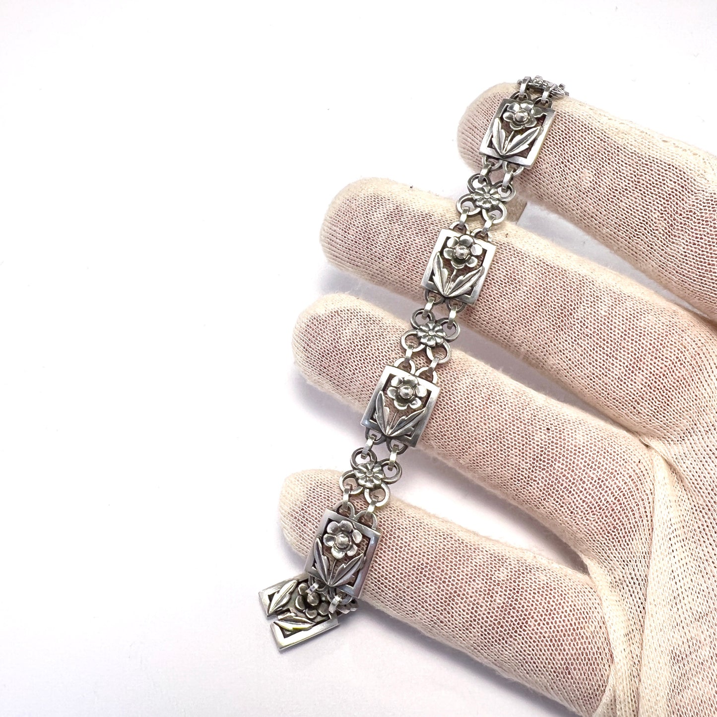 G Dahlgren, Sweden 1959. Vintage Sterling Silver Flower Bracelet.