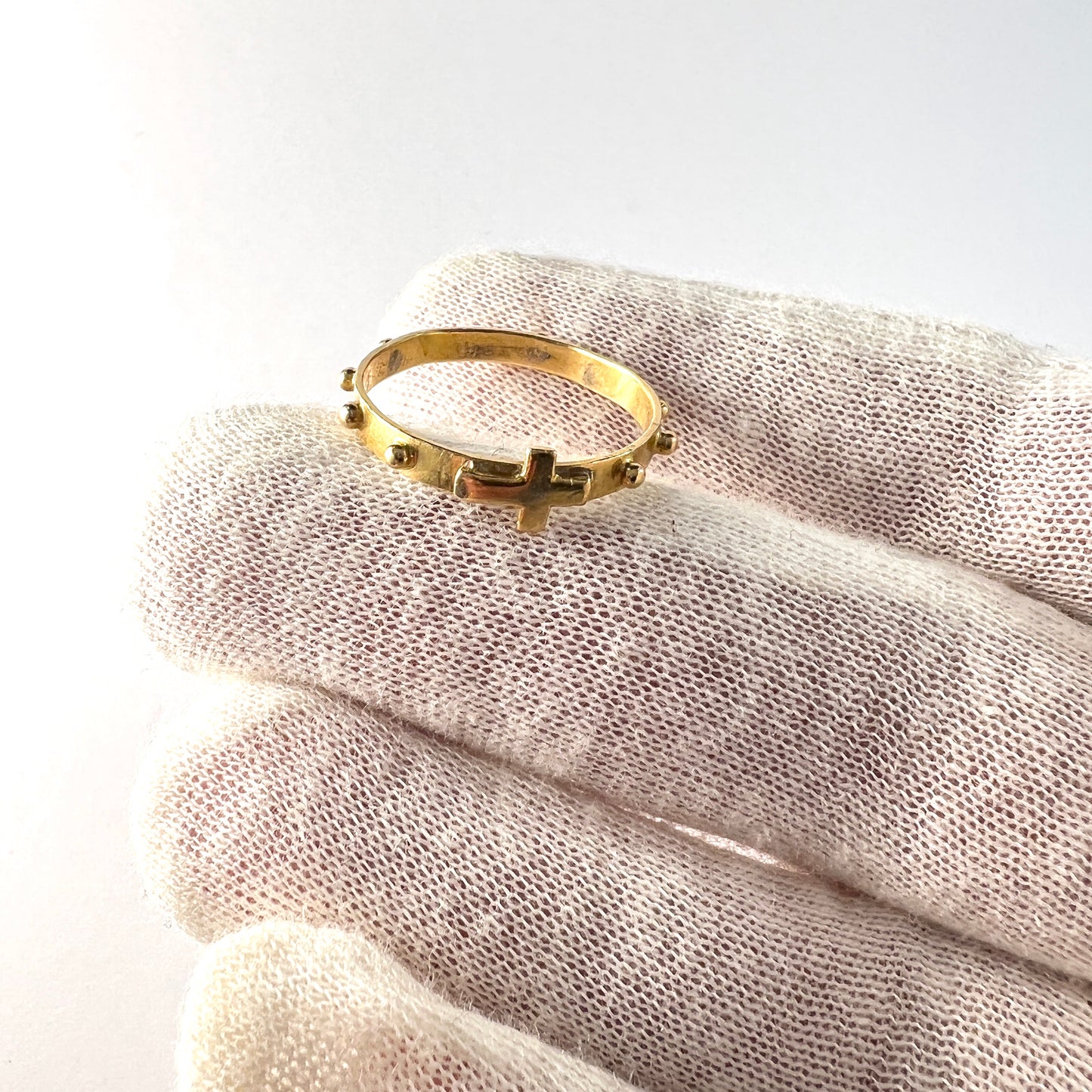 Vintage or Antique 18k Gold Cross Ring.