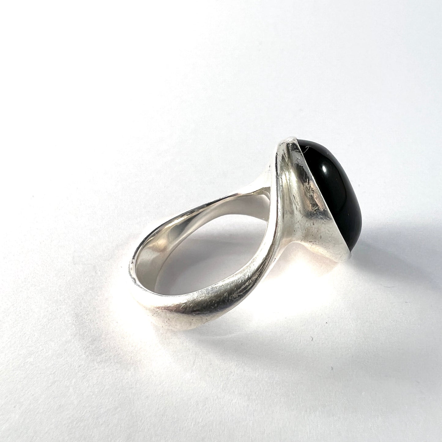 Hans Hansen, Denmark 1960s. Vintage Modernist Sterling Silver Onyx Ring.