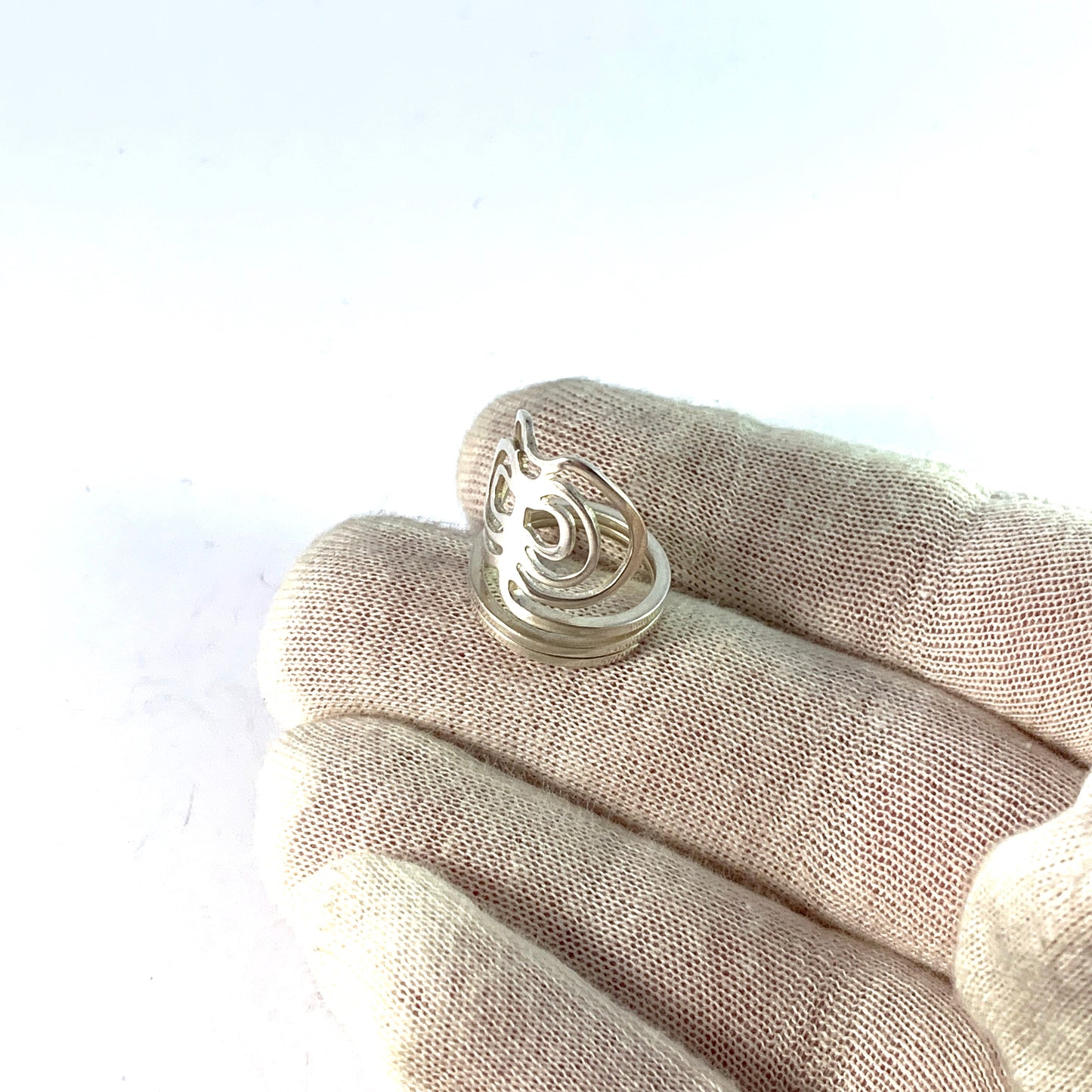 Kultateollisuus, Finland c 1970s. Vintage Solid Silver Apple Ring.