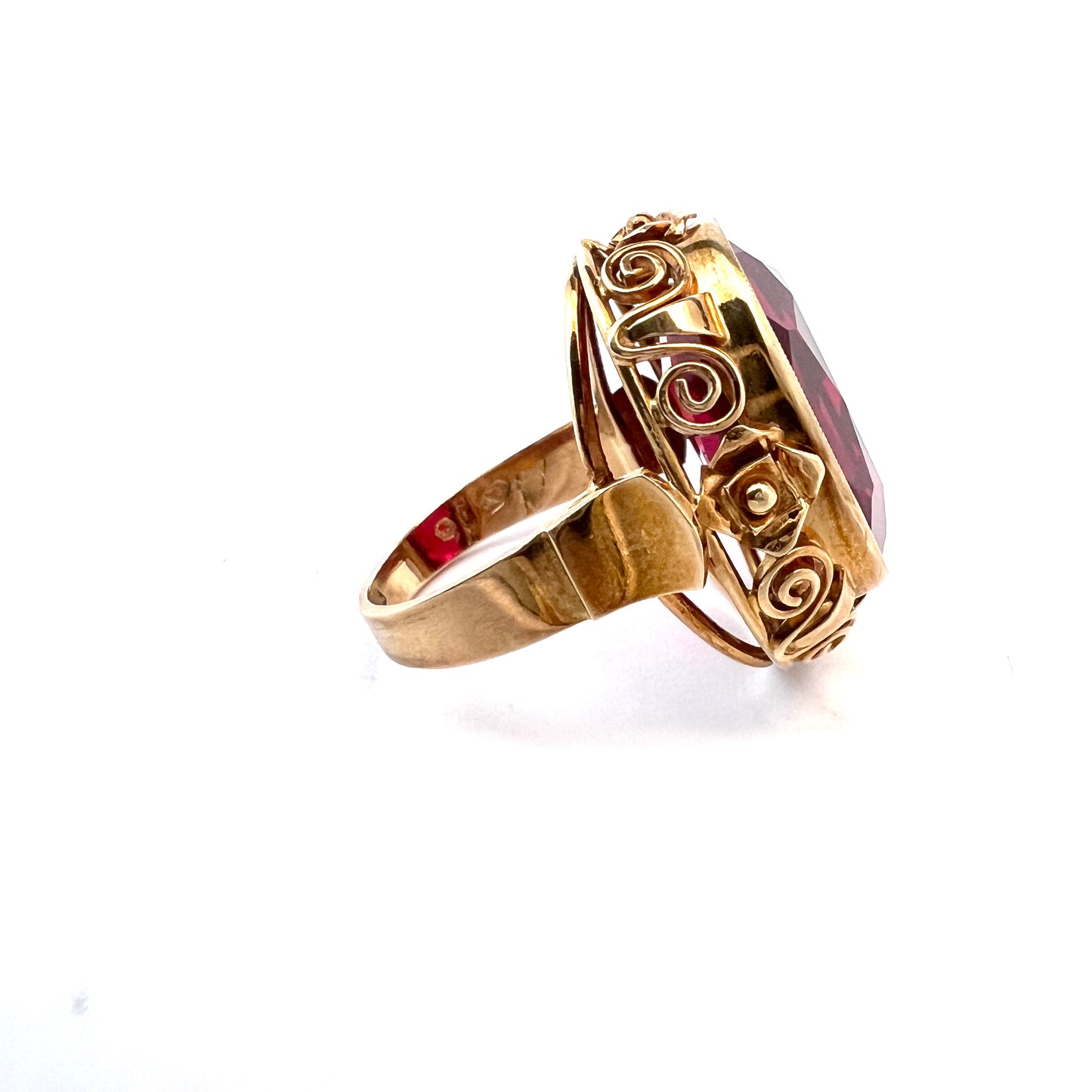 Poland. Vintage c 1960s. Bold 14k Gold Synthetic Ruby Ring. 11.2gram