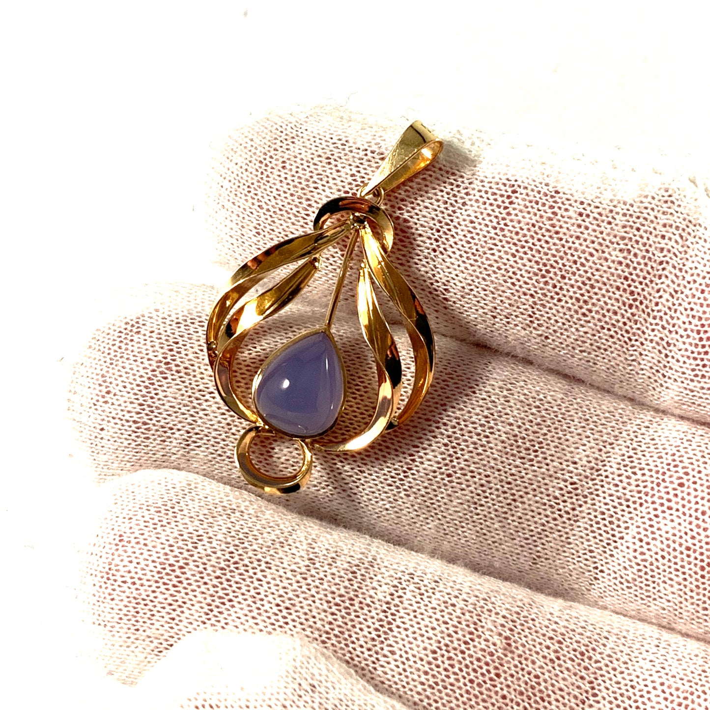 J Petterson, Stockholm year 1959 Mid Century 18k Gold Chalcedony Pendant.