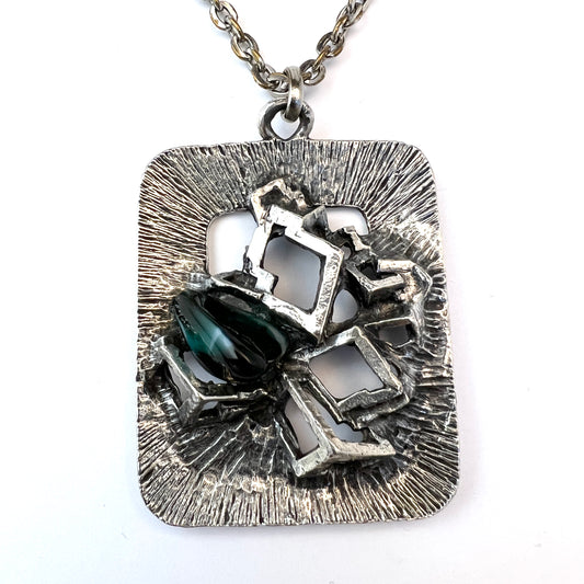 Scandinavia 1970s. Bold Vintage 1970s White Metal Green Glass Modernist Pendant Necklace.