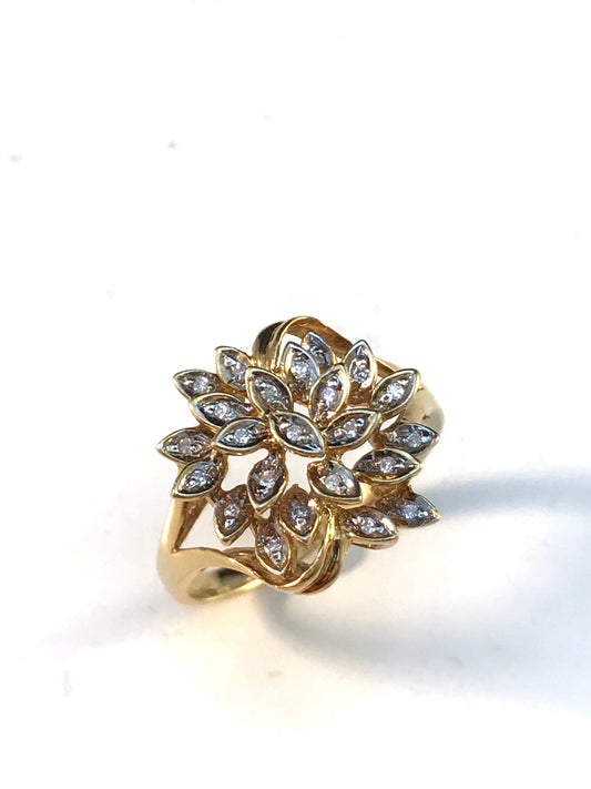 Vintage Mid Century 18k Gold Diamond Ring.