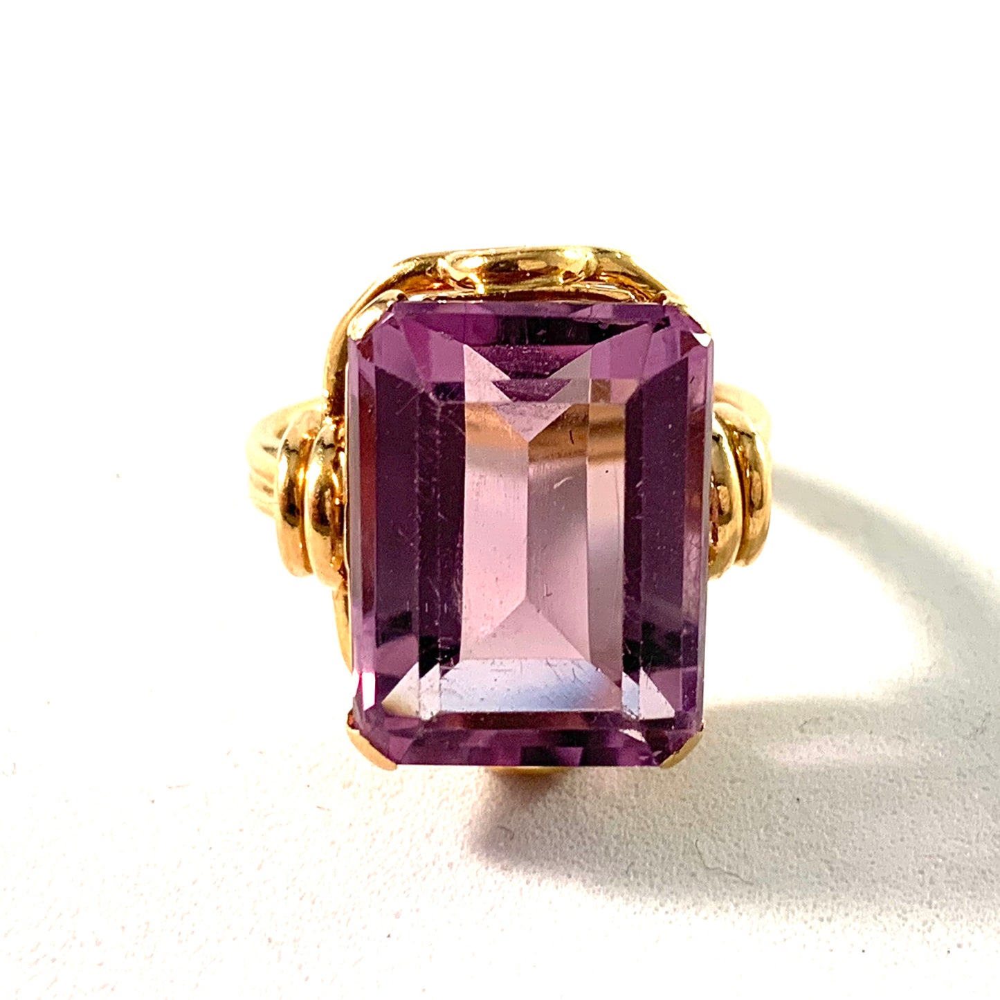 Juvelfabriken, Stockholm 1952 Mid Century 18k Gold Amethyst Ring.