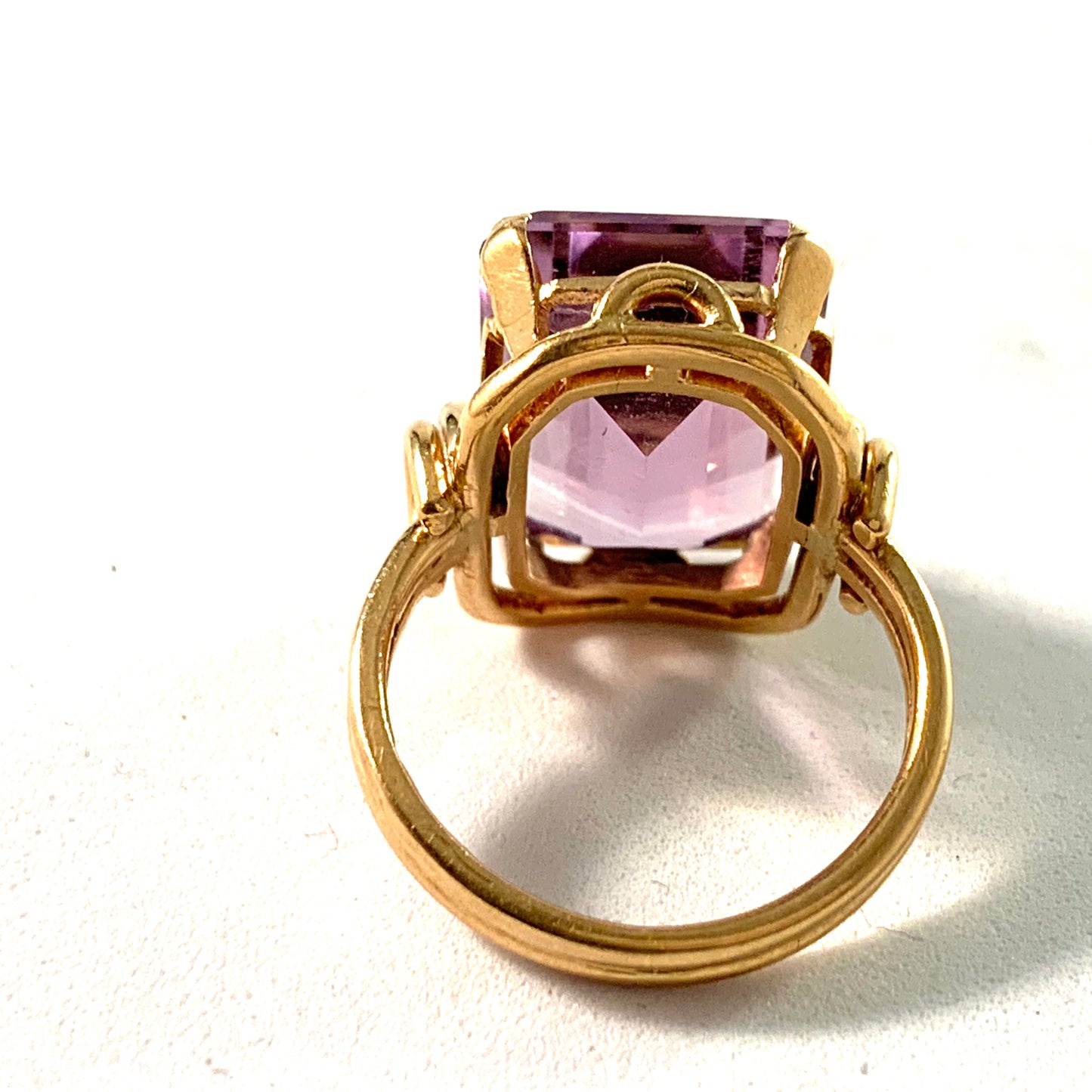 Juvelfabriken, Stockholm 1952 Mid Century 18k Gold Amethyst Ring.