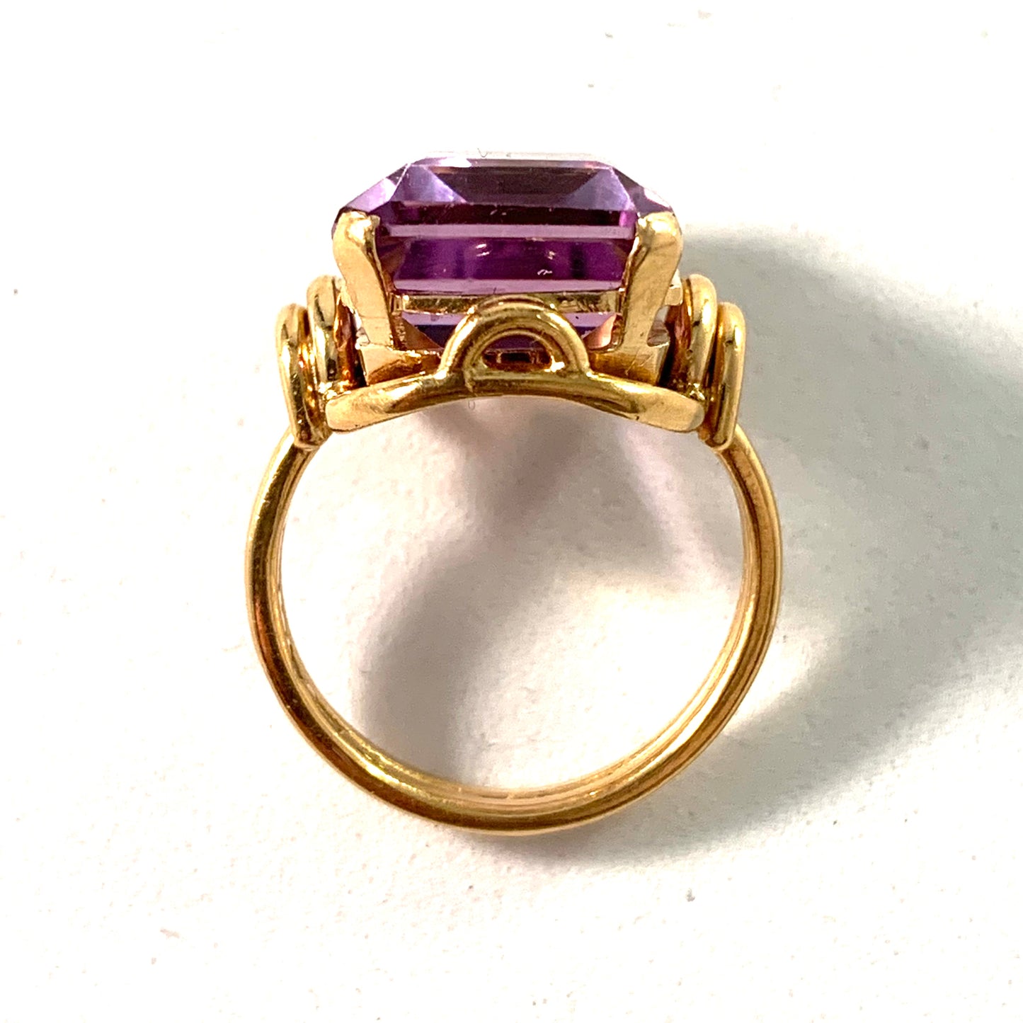 Juvelfabriken, Stockholm 1952 Mid Century 18k Gold Amethyst Ring.