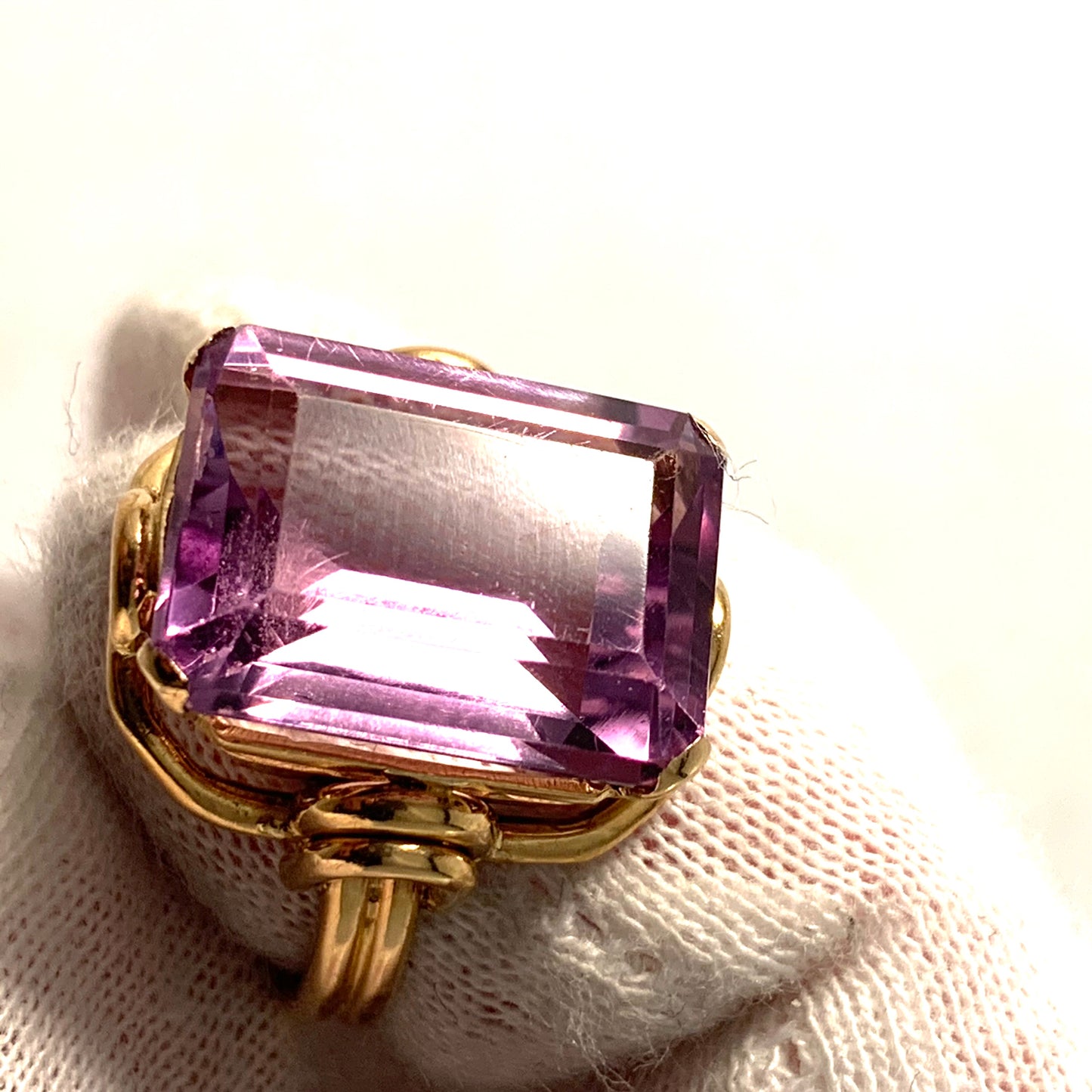 Juvelfabriken, Stockholm 1952 Mid Century 18k Gold Amethyst Ring.