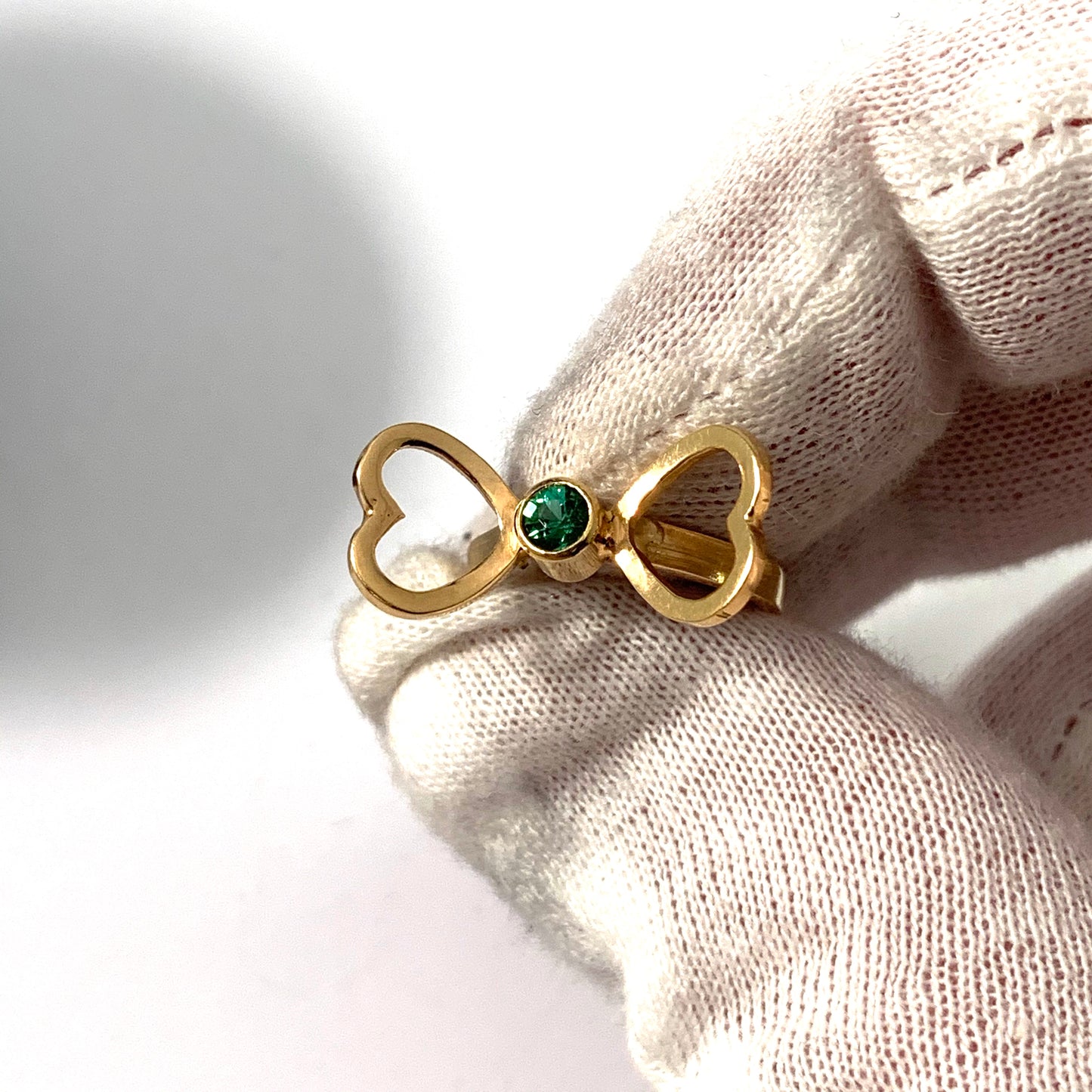 Elon Arenhill, Sweden 1977. Vintage 18k Gold Emerald Heart Ring. Boxed. Signed.