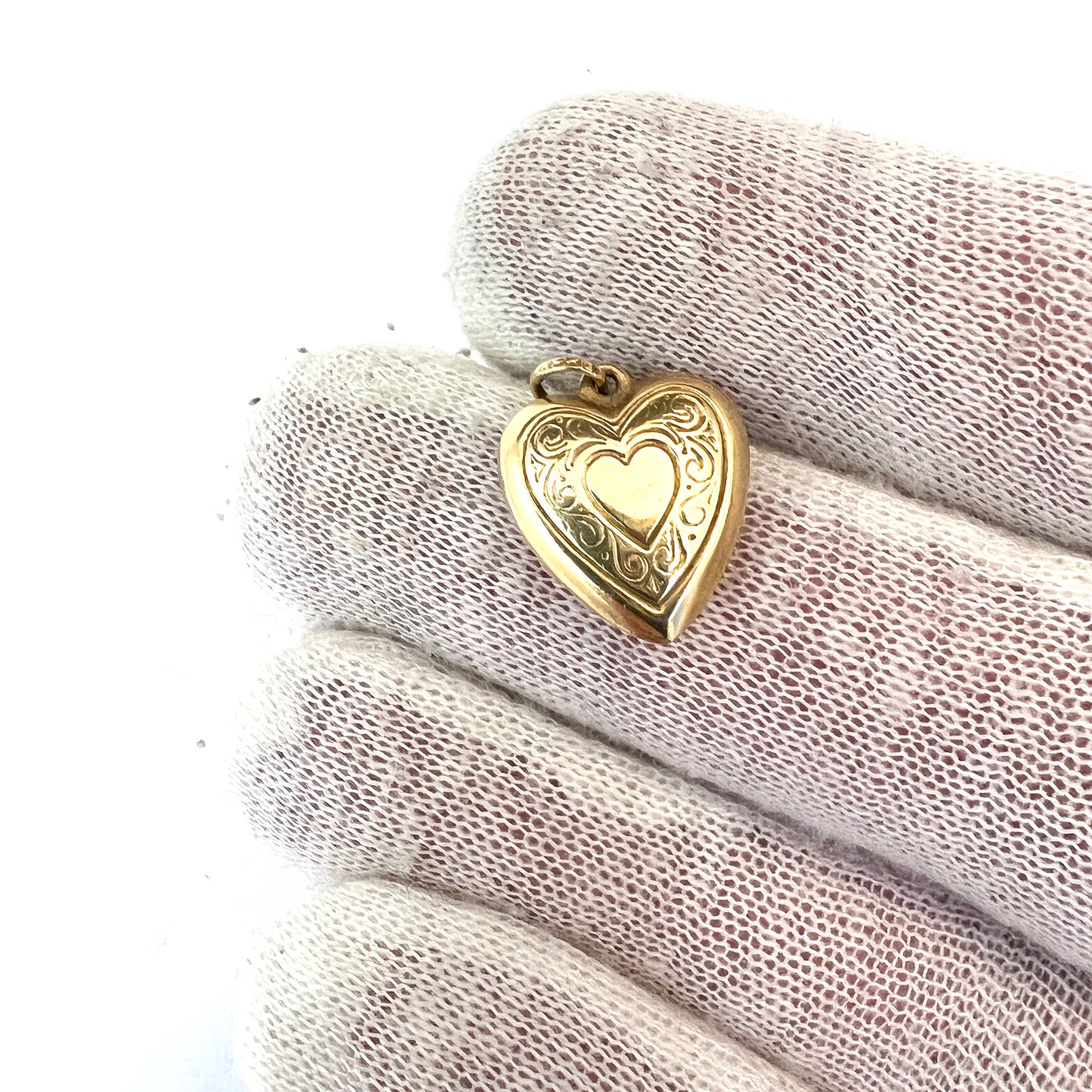 Stockholm, Sweden 1962. Vintage 18k Gold Puffy Heart Pendant Charm