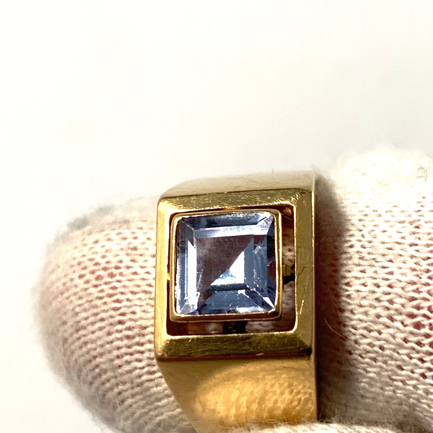 Guldvaruhuset, Sweden c  1950s. Vintage 18k Gold Synthetic Spinel Ring.