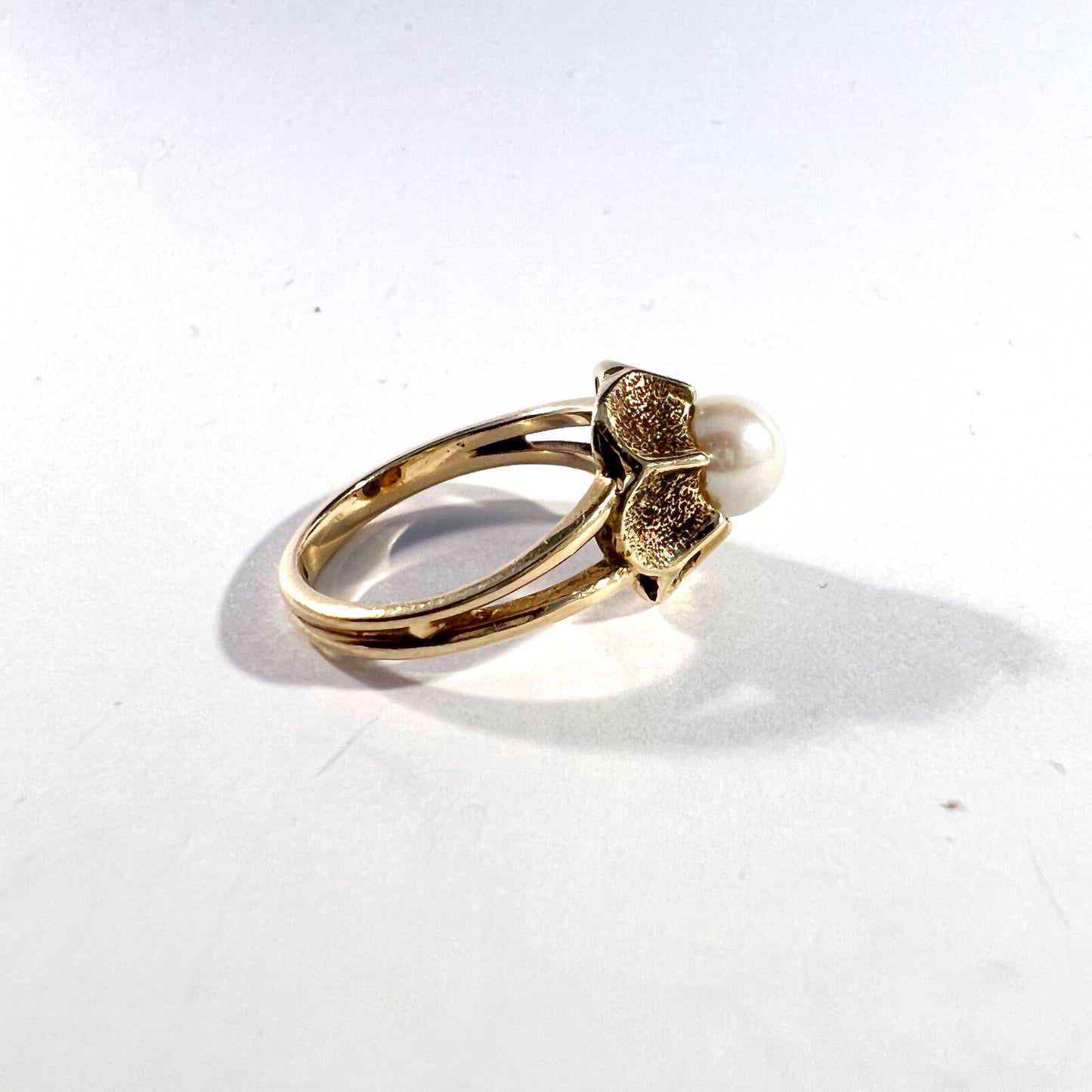 Vintage Mid Century 14k Gold Cultured Pearl Ring.