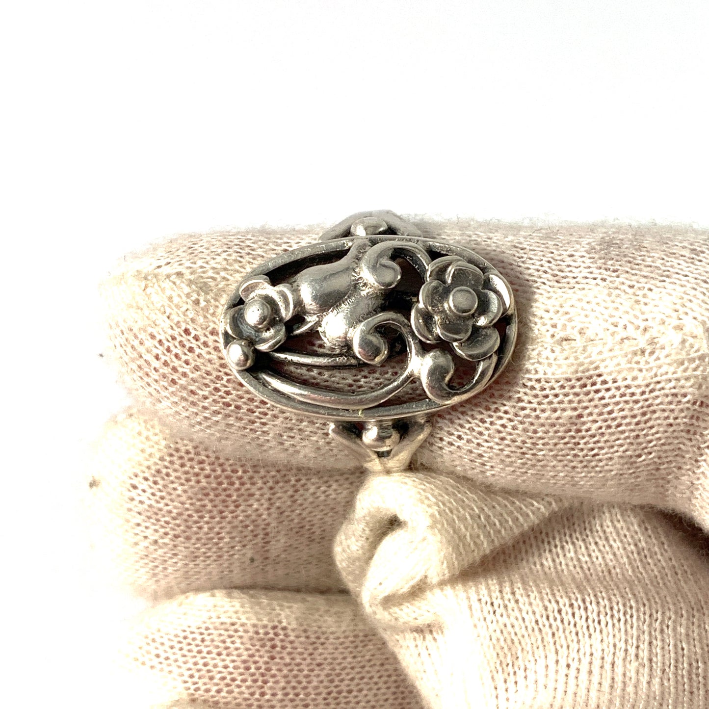 Munksgaard, Denmark. Vintage Solid 830 Silver Flower Ring.