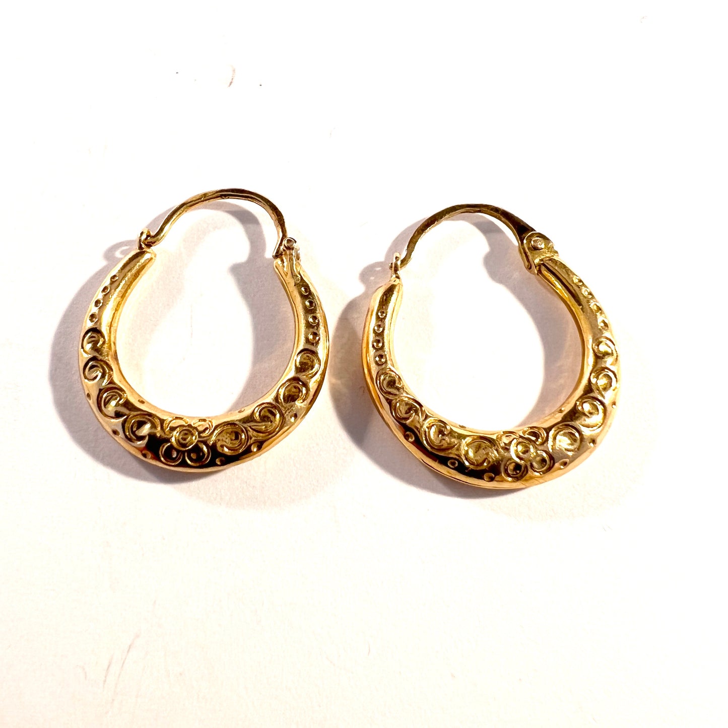 K & E Carlson, Sweden 1940s. Vintage 18k Gold Earrings.