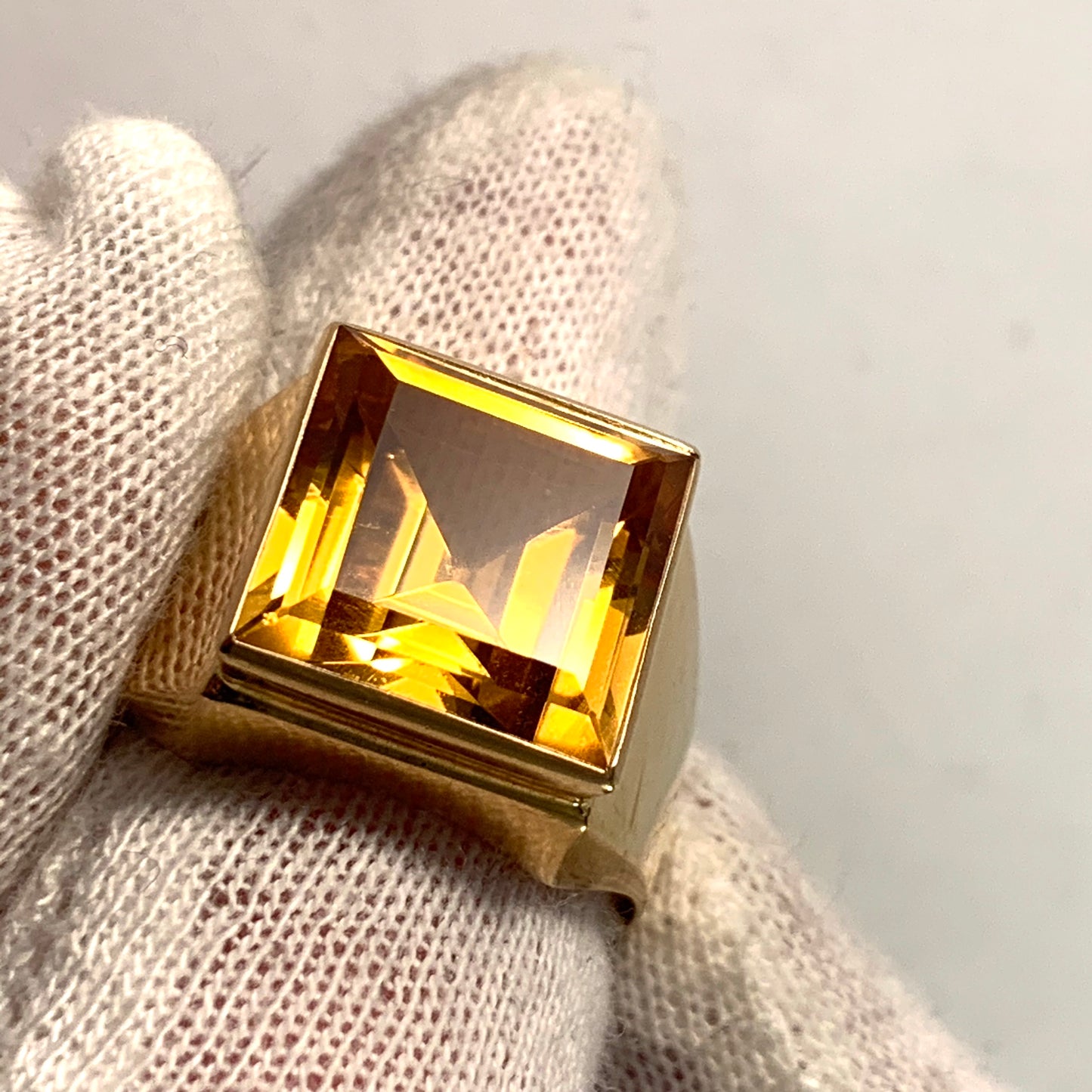 Kaplan, Stockholm year 1962, 18k Gold Citrine Unisex Ring. 7.4 gram