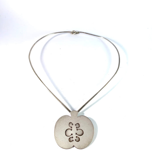 Hanne Dreutler, Sweden 1975. Vintage Sterling Silver Apple Pendant Neck Ring Necklace.