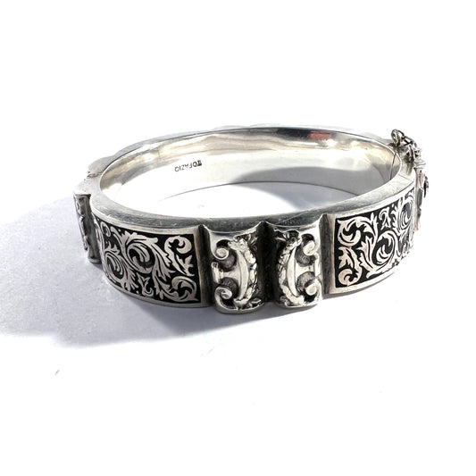 Topazio, Portugal c 1940. Silver Enamel Open/Close Bangle Bracelet.