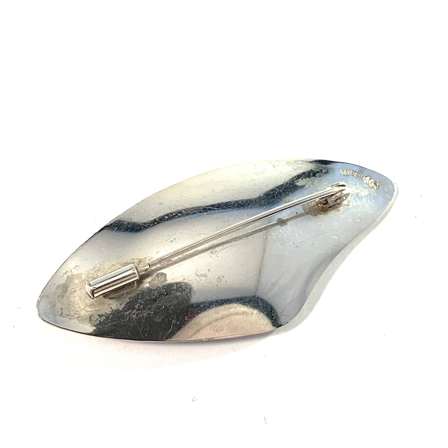 Pinco, Stockholm 1958. Mid Century Modern Sterling Silver Chalcedony Brooch.
