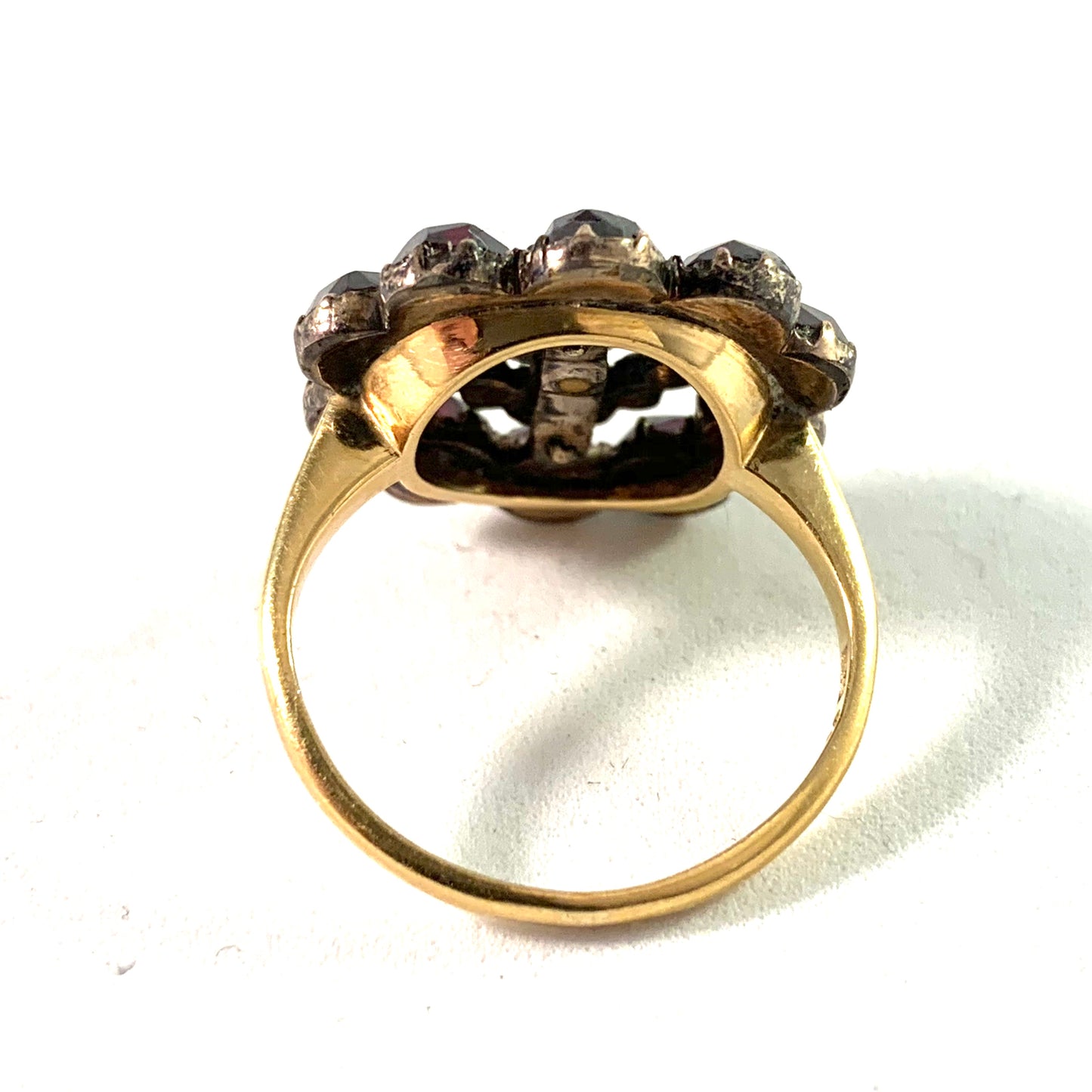 Hugo Strömdahl, Sweden year 1940 War-time 18k Gold Garnet Ring. Face Antique.