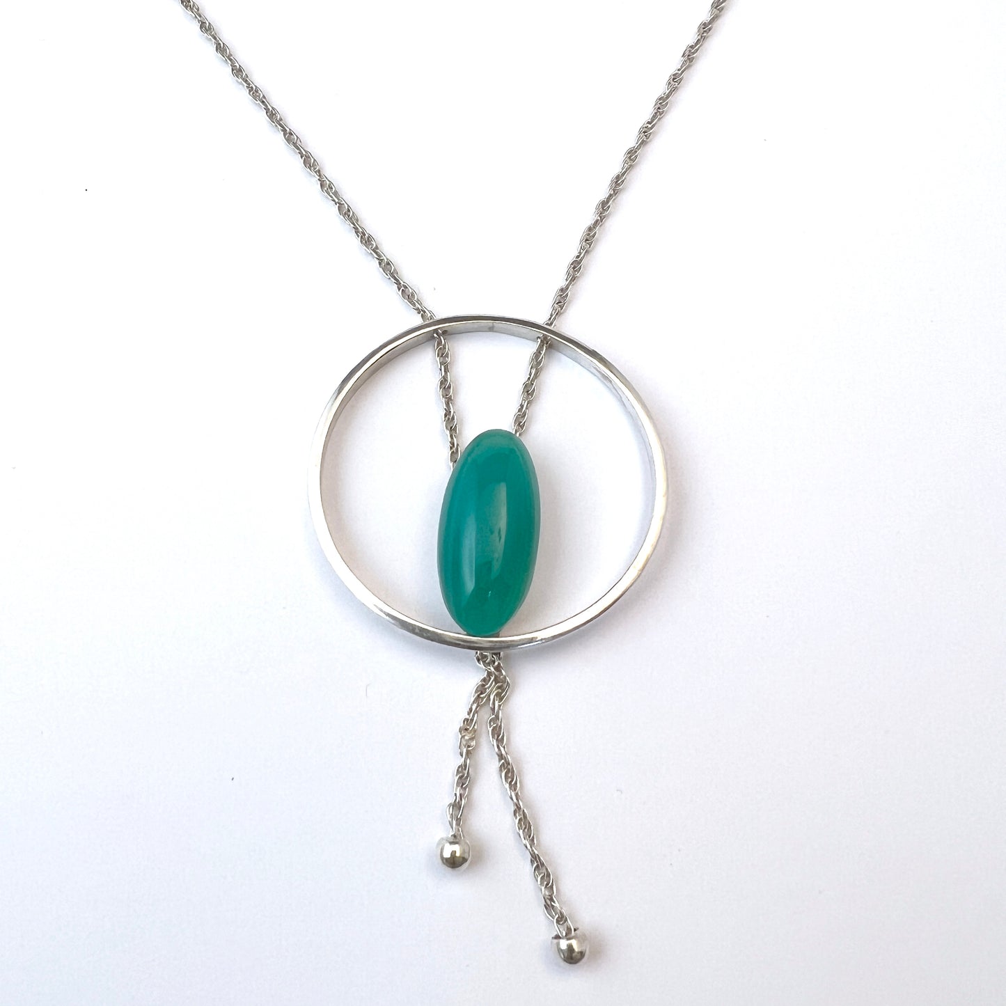 Kellomiehet Oy, Finland 1964. Vintage Solid Silver Chrysoprase Pendant Necklace.