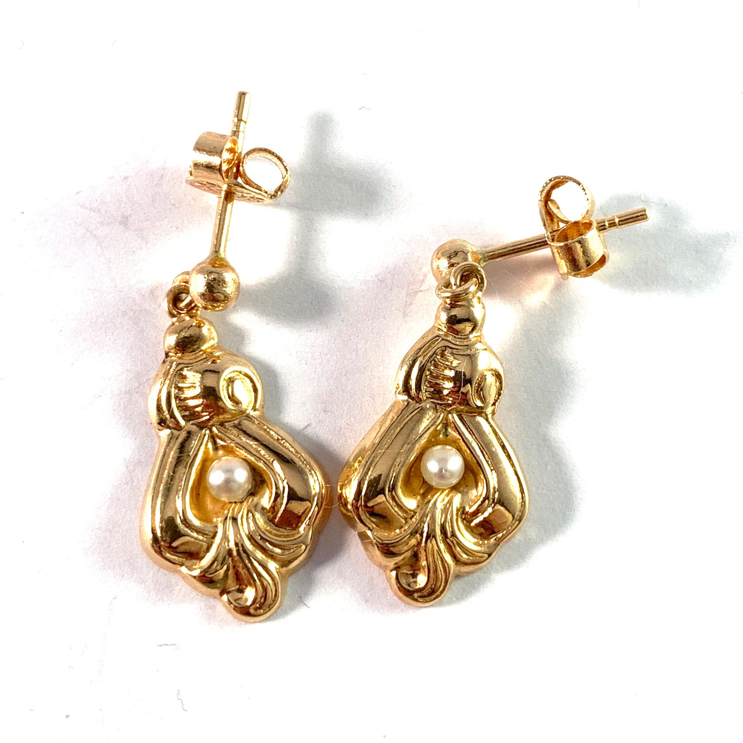 Nordiska Affineriet, Sweden. Vintage Mid Century 18k Gold Seed Pearl Earrings.