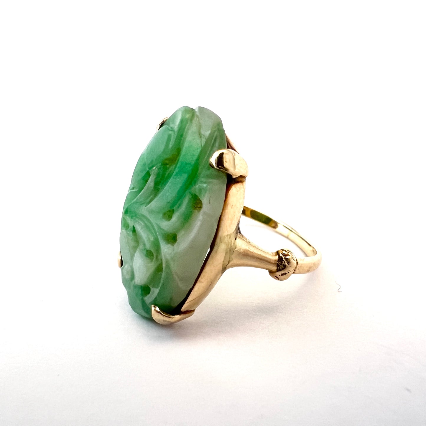 Vintage c 1950s. 10k Gold Carved Jadeite Jade Ring