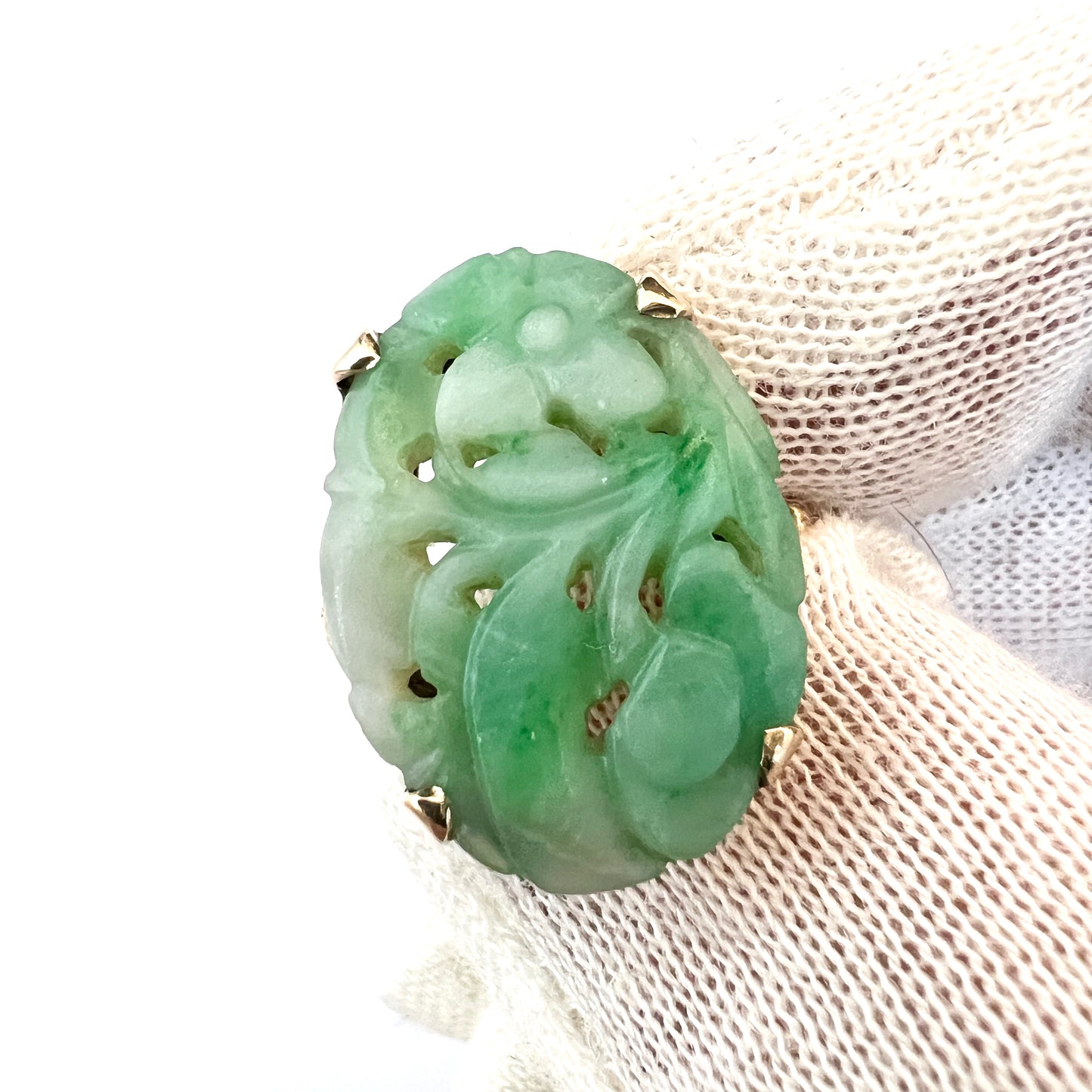 Vintage c 1950s. 10k Gold Carved Jadeite Jade Ring