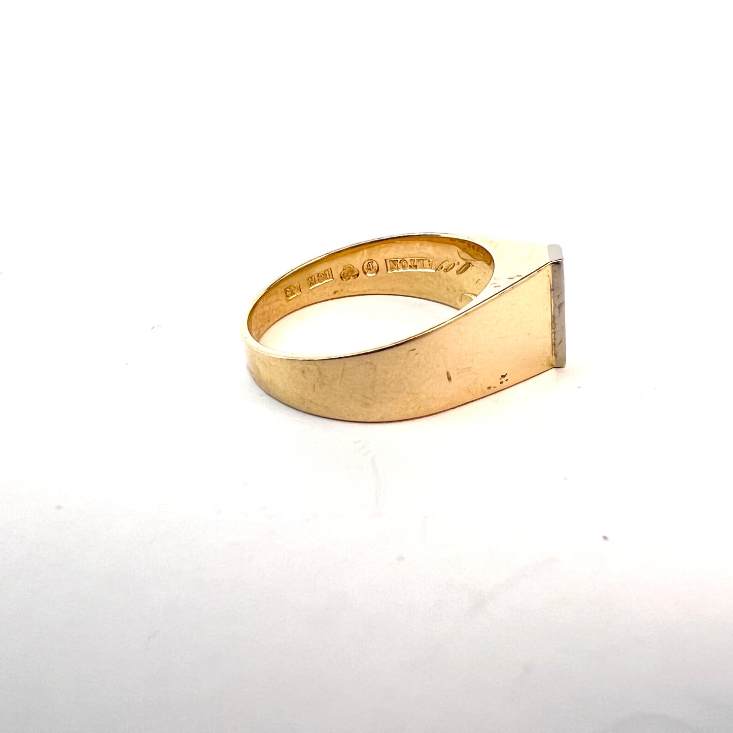 Alton, Sweden 1967. Vintage Modernist 18k Gold Diamond Ring.