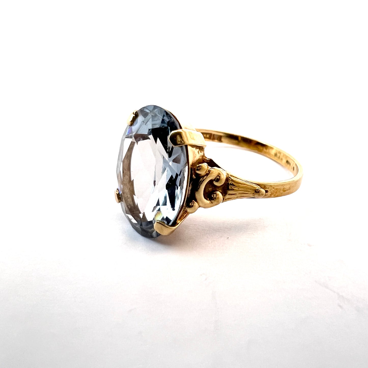 J L Hultman Stockholm 1947. Vintage 18k Gold Ice Blue Synthetic Spinel Ring.
