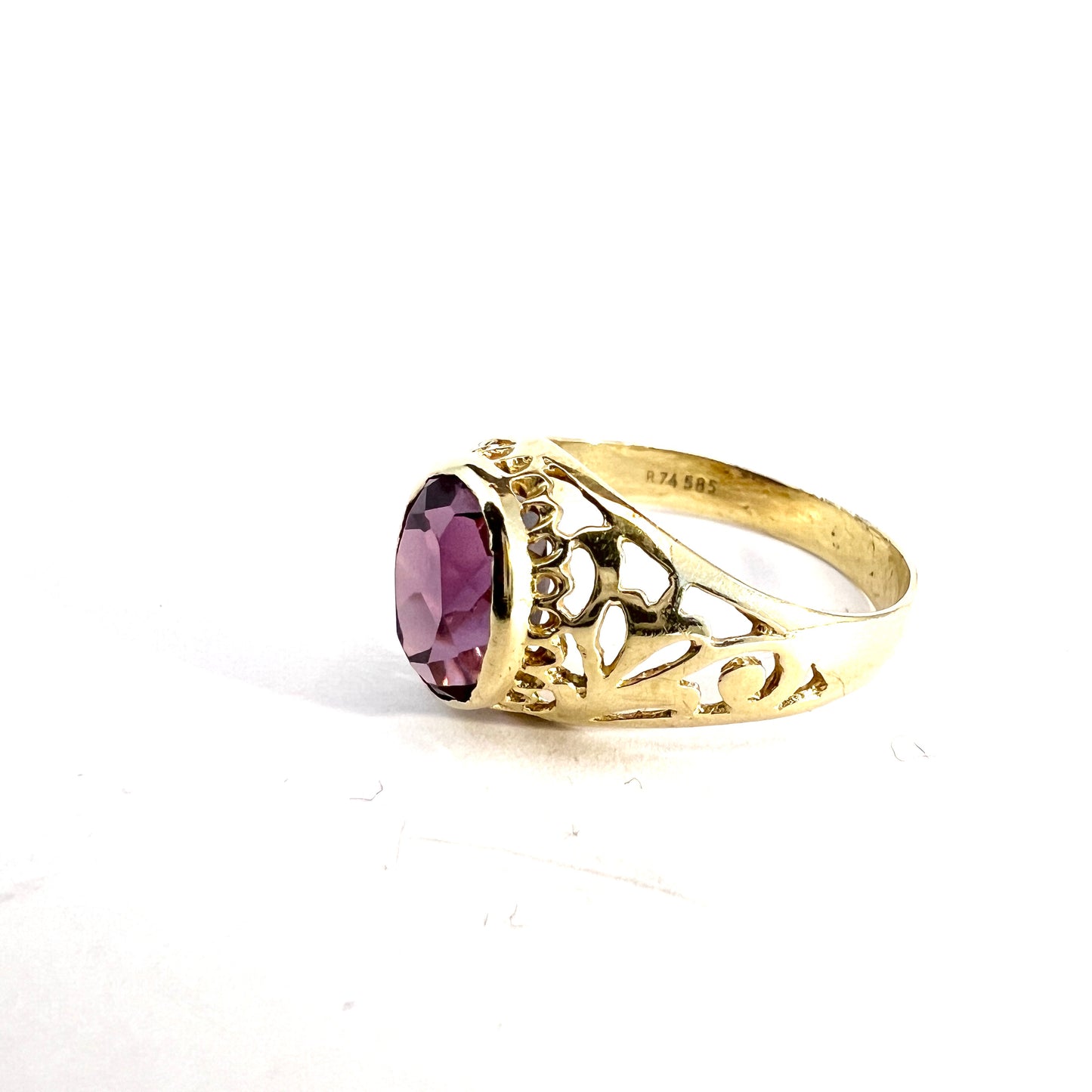 Vintage 14k Gold Synthetic Sapphire Openwork Ring.