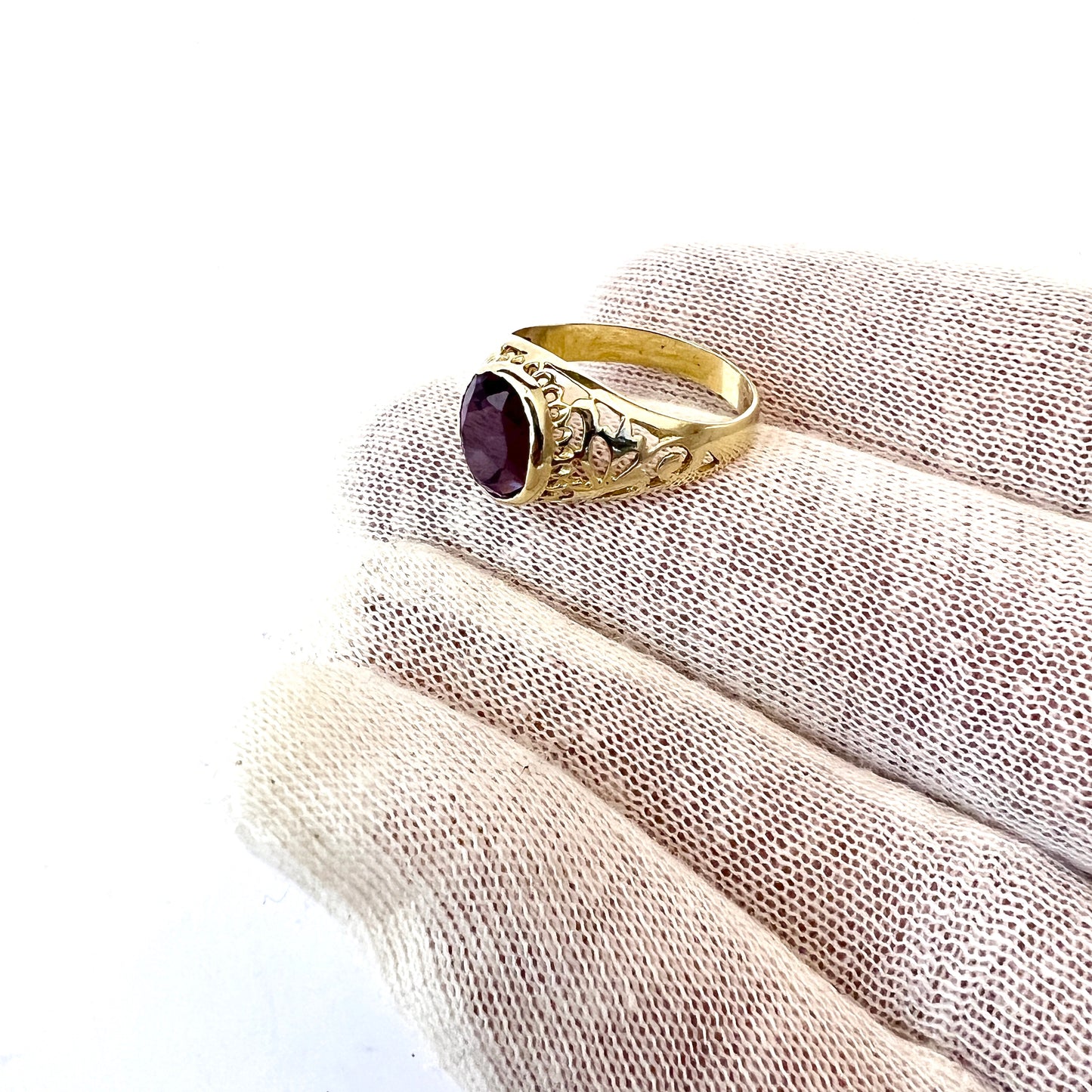 Vintage 14k Gold Synthetic Sapphire Openwork Ring.