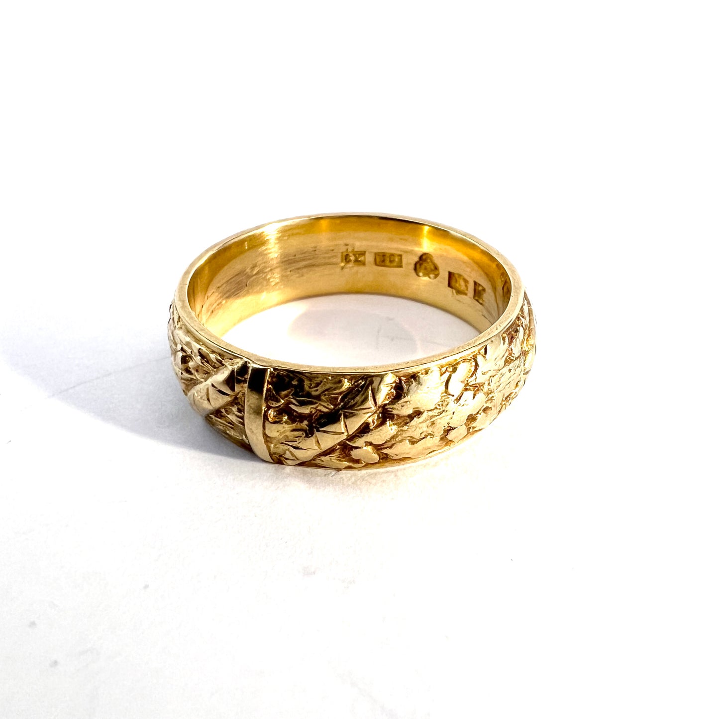 Wiwen Nilsson, Sweden. Vintage 18k Gold Chunky Ring Band.