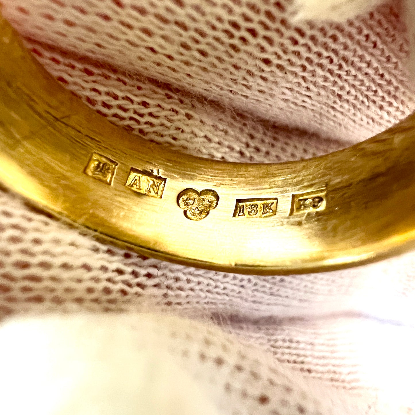 Wiwen Nilsson, Sweden. Vintage 18k Gold Chunky Ring Band.