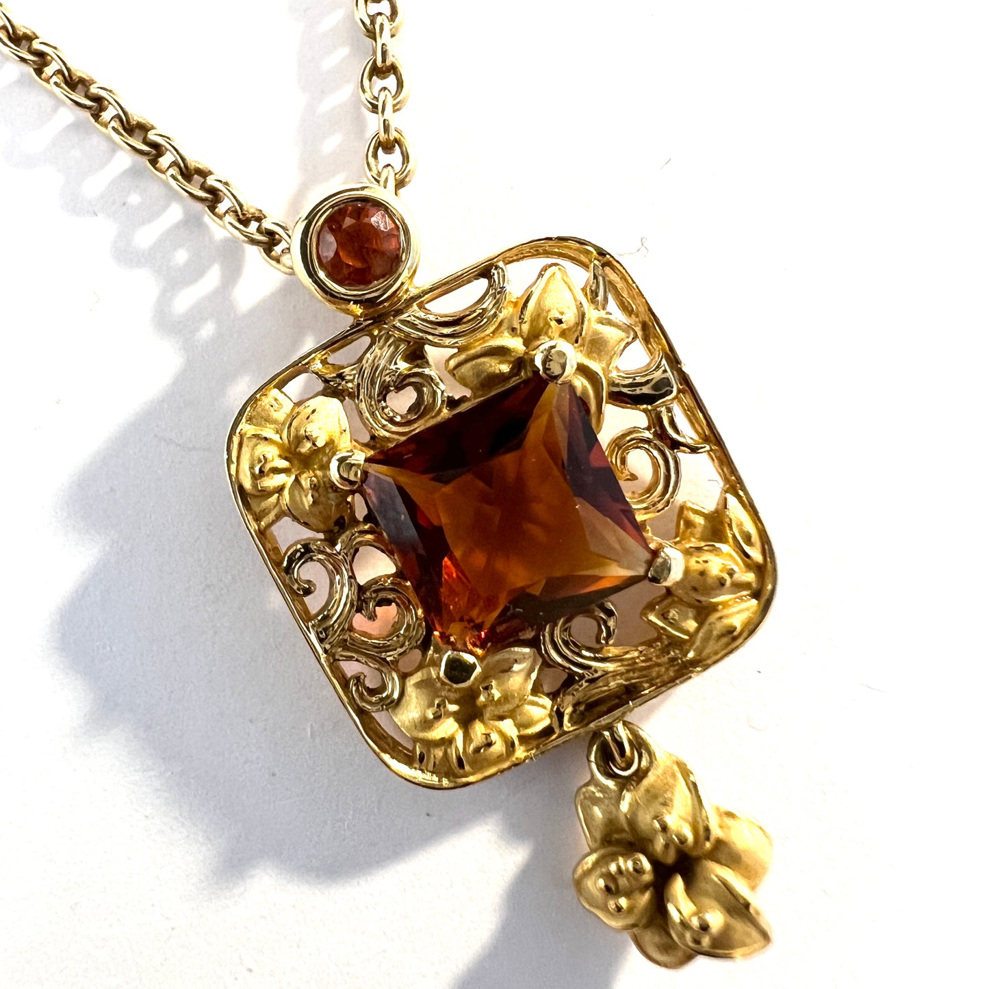 Carrera Y Carrera, Spain. Vintage 18k Gold Citrine Pendant Necklace.