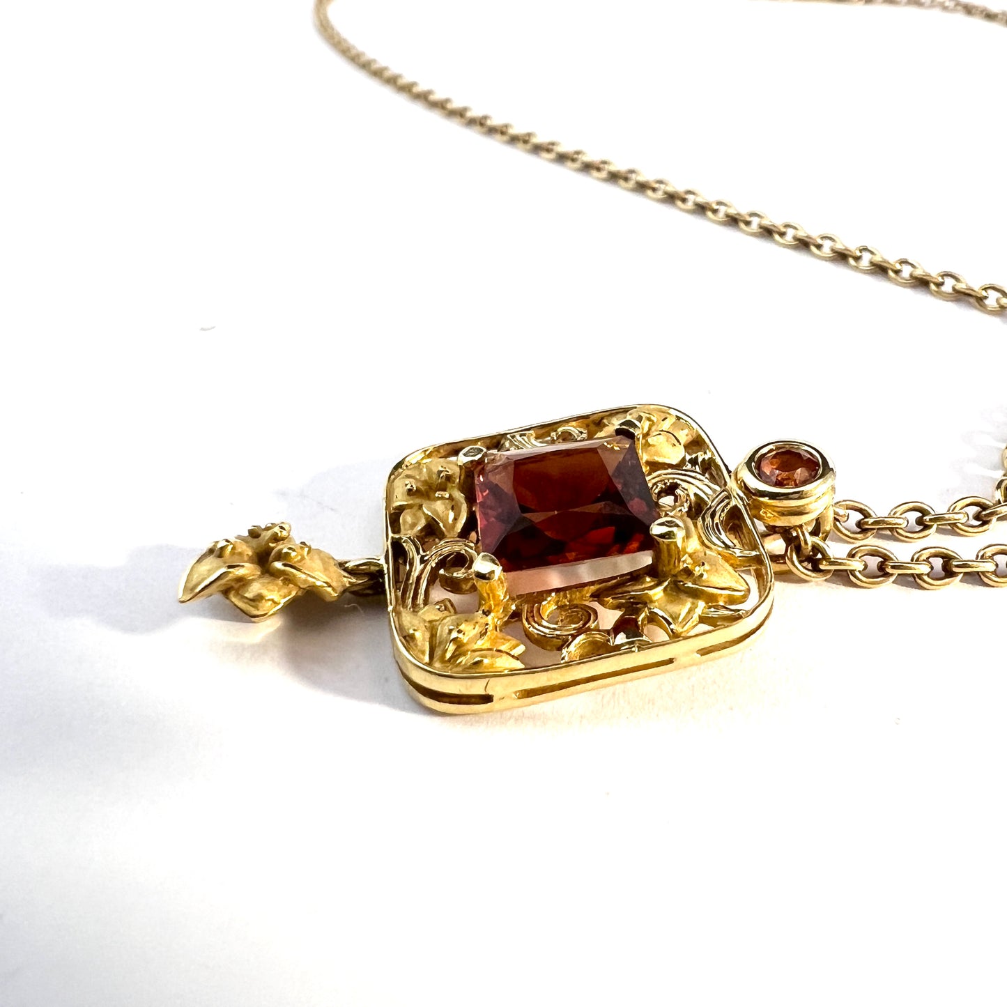 Carrera Y Carrera, Spain. Vintage 18k Gold Citrine Pendant Necklace.