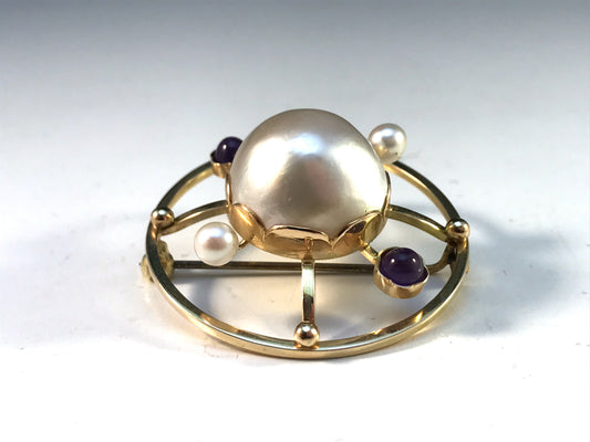 Mid century gold pearl brooch. Vintage jewelry